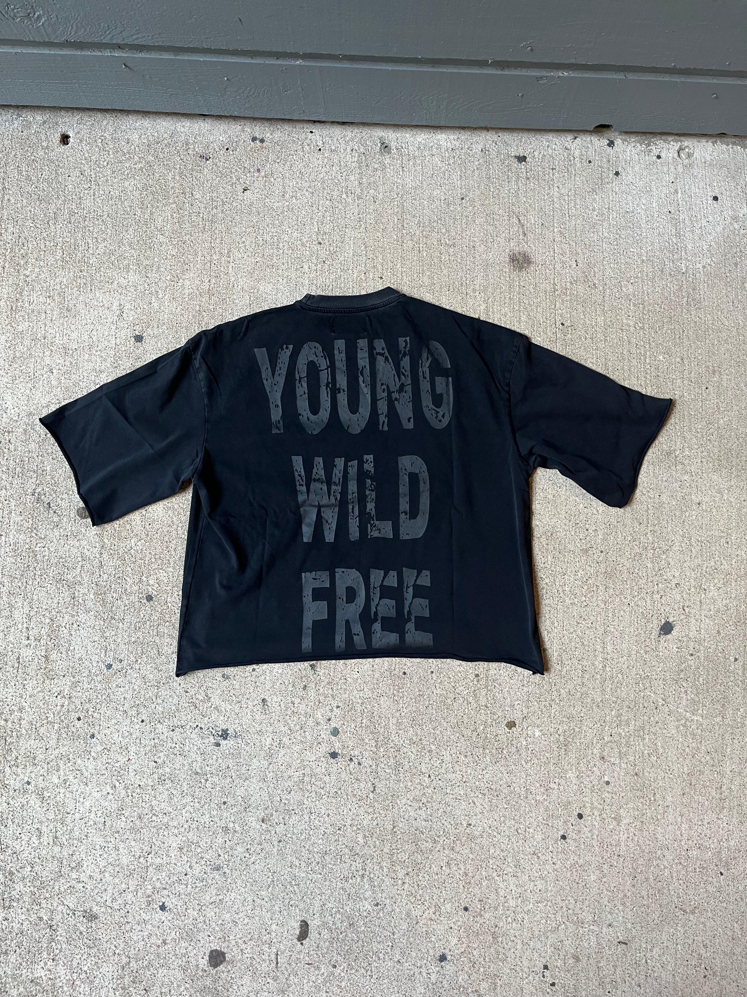 YOUNG WILD FREE TEE (ACID WASH BLACK)