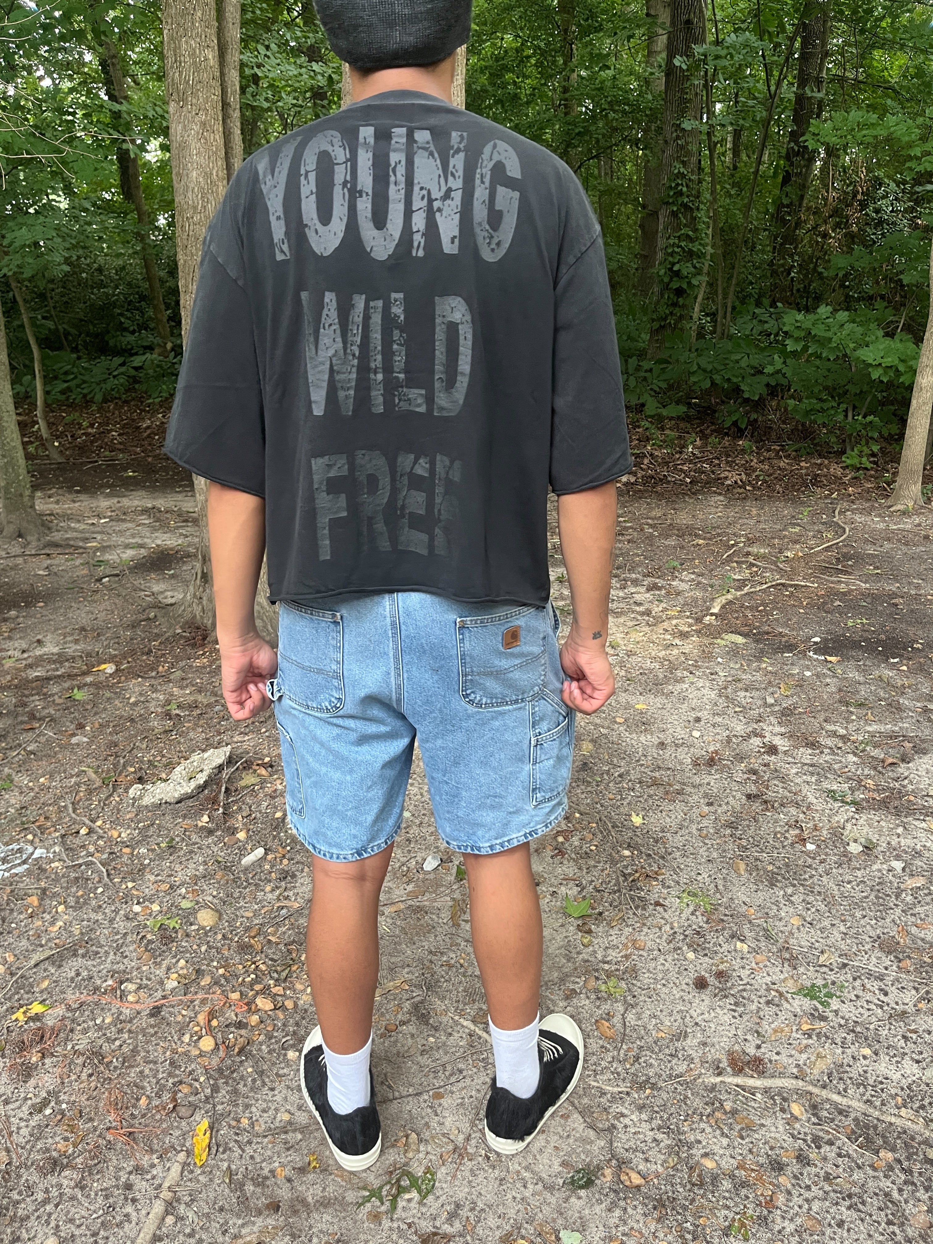 YOUNG WILD FREE TEE (ACID WASH BLACK)